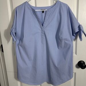 Talbots Plus Black Label 1X top, v‎ neck, hidden button placket, tie sleeves